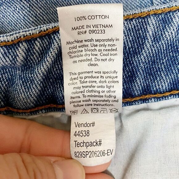 Pacsun Womens Size 30 Slightly Washed Distressed Mom Short - Picture 11 of 12